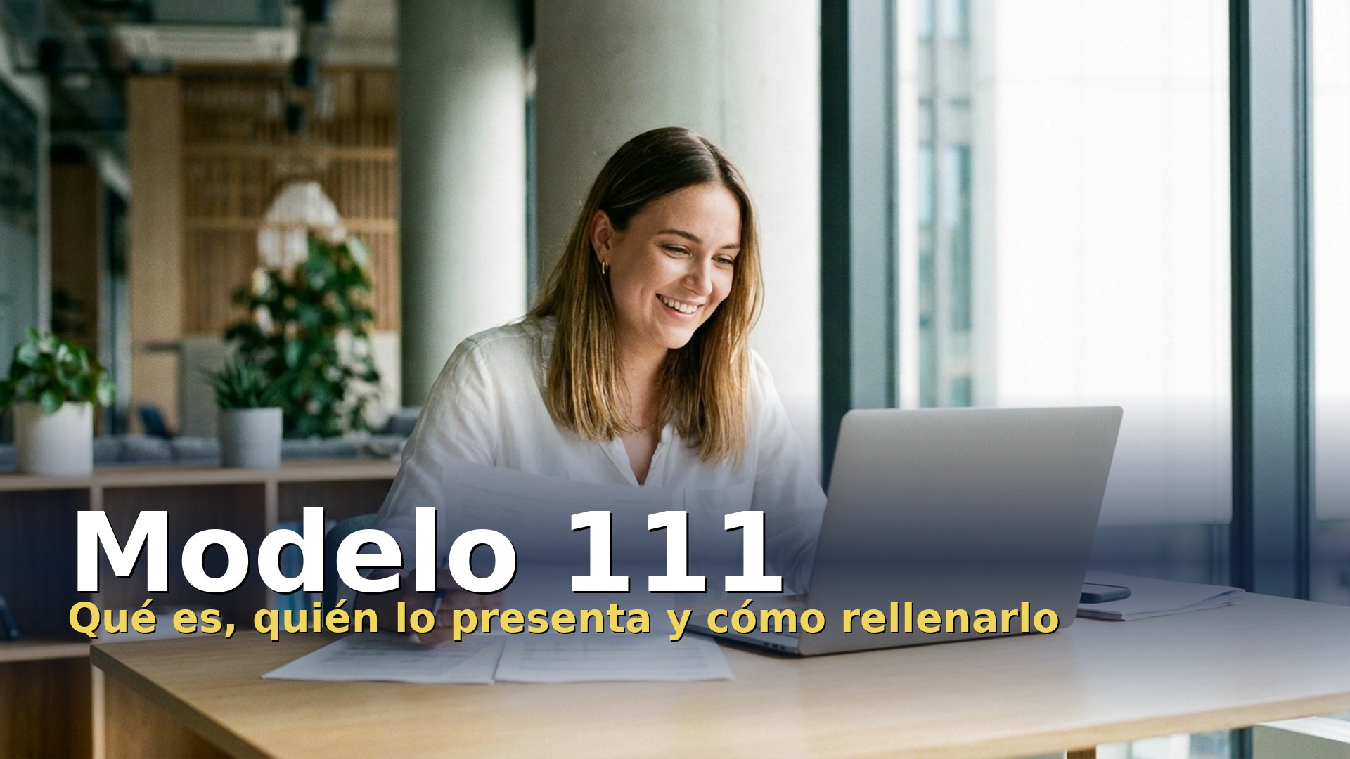 Modelo 111 de retenciones del IRPF: asesora revisando documentos para presentarlo