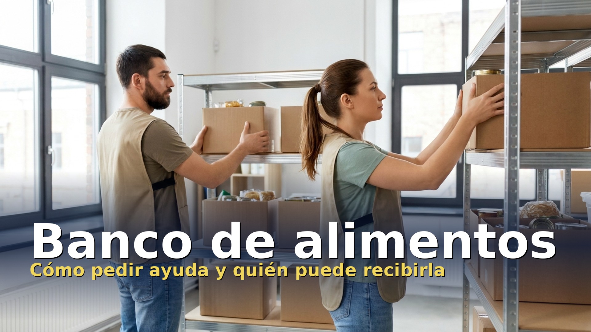 Banco de alimentos: voluntarios colocando cajas de comida donada en un almacén solidario