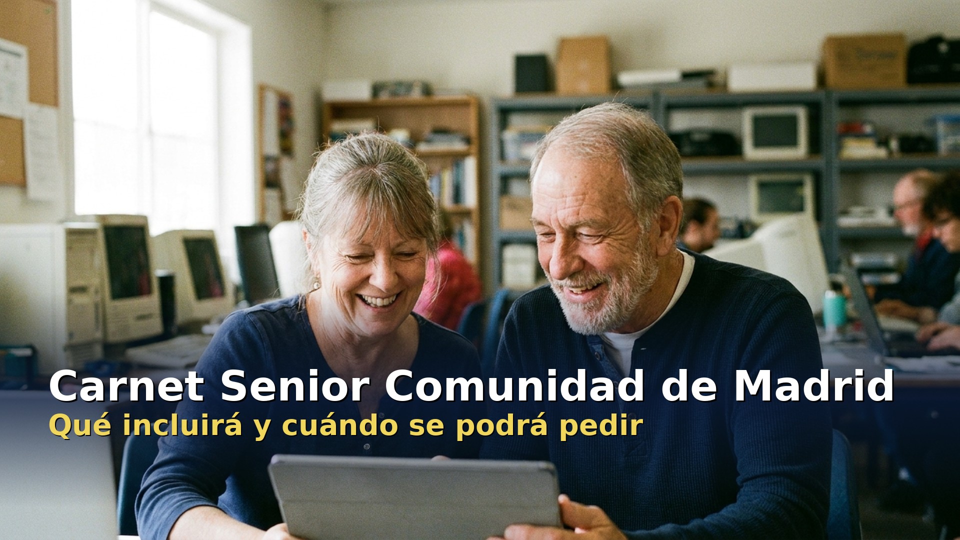Carnet Senior Comunidad de Madrid: dos personas mayores en un taller de informática con una tablet