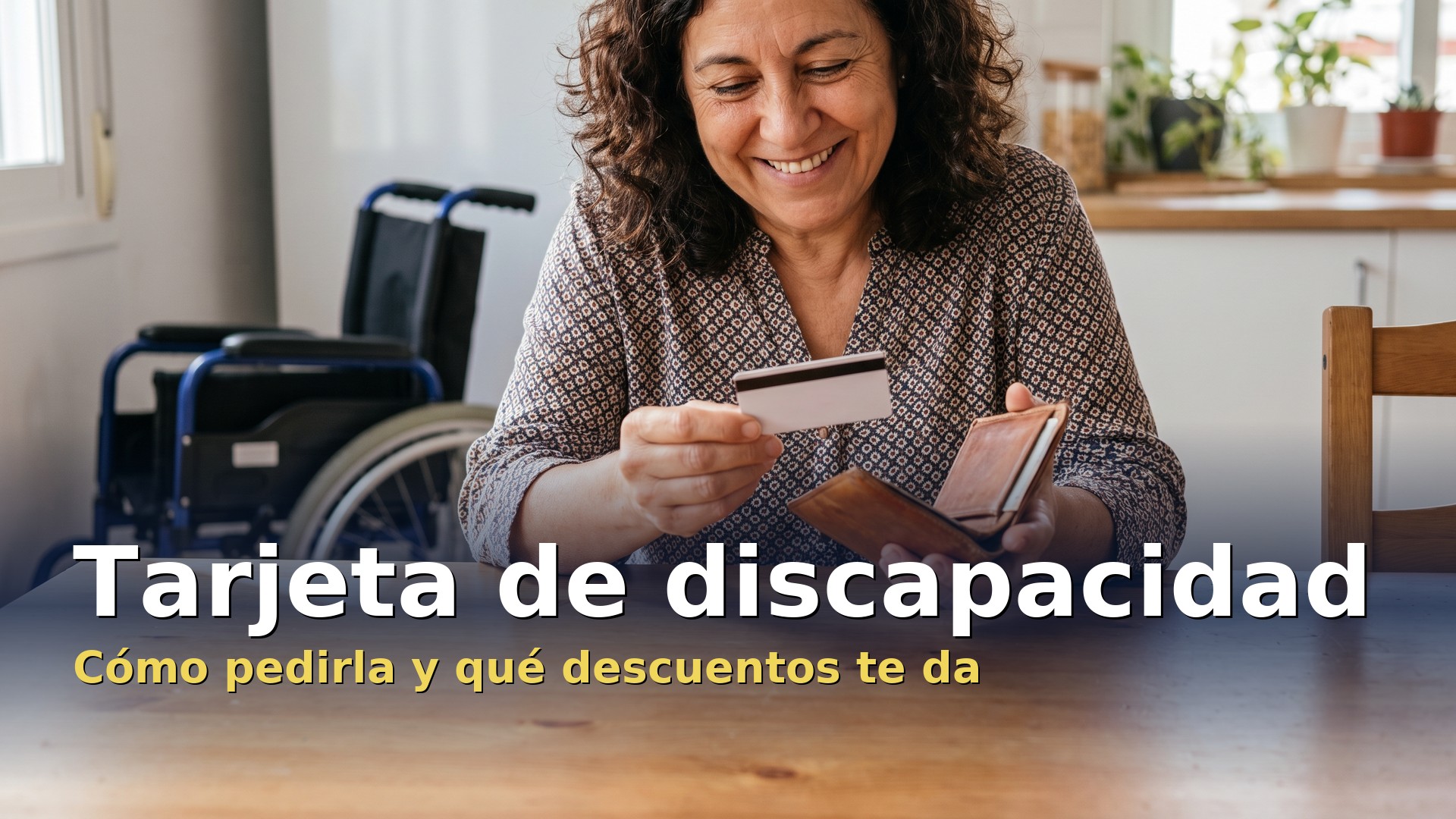 Tarjeta de discapacidad: mujer revisando su tarjeta acreditativa junto a su cartera